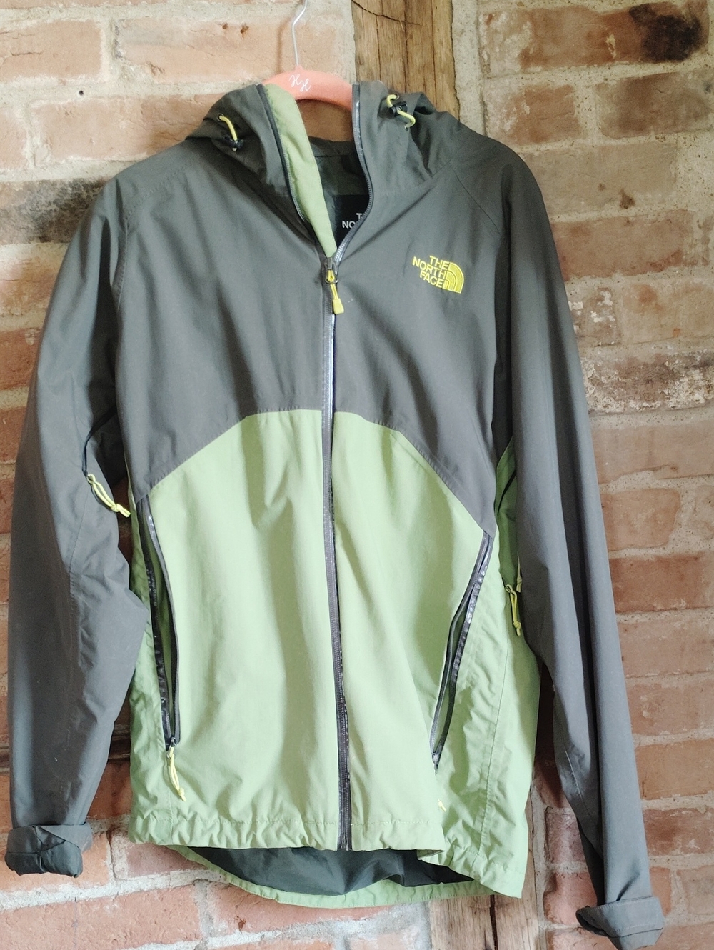 The North Face Men’s Two-Tone Green Hooded Shell Rain Jacket Small